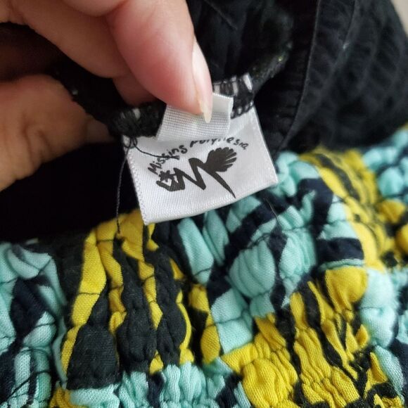 Missing Polynesia Elastic Shirring Stretch, Off Shoulder, Crop Top - Picture 3 of 9